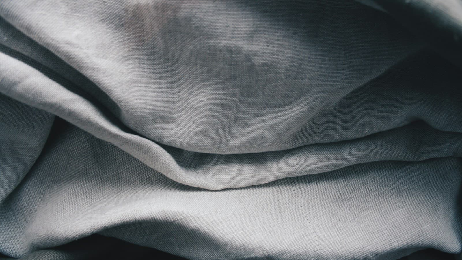 Styling Linen for Warm Days